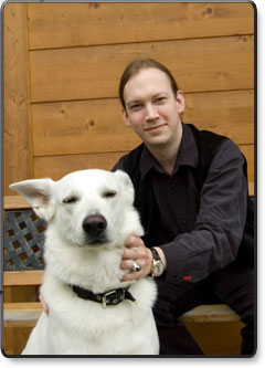 Stefan Brinkmann und Harry der kanadische weiße Schäferhund